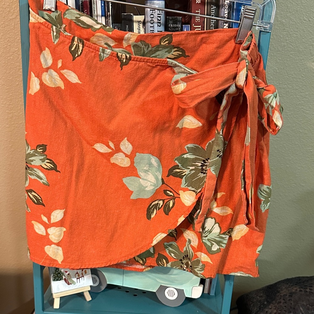Sadie & Sage Orange Tropical Linen Blend Floral Mini Skirt